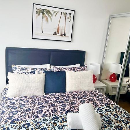 Spacious Urban Gem Apartment With Parking Bracknell Exterior foto